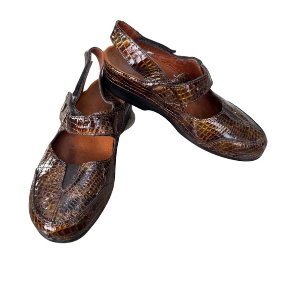 Helle Comfort Shoes - Helle Comfort Brown Croc-Embossed Leather Shoes – Size 38 (Like New)